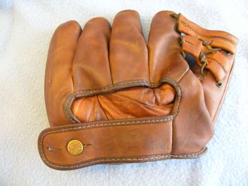 Terry Moore Wilson 645 Back Doug